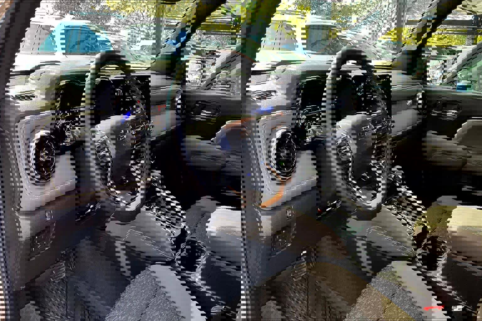 Used 2024 Chevrolet Colorado ZR2 w/ Technology Package image 17