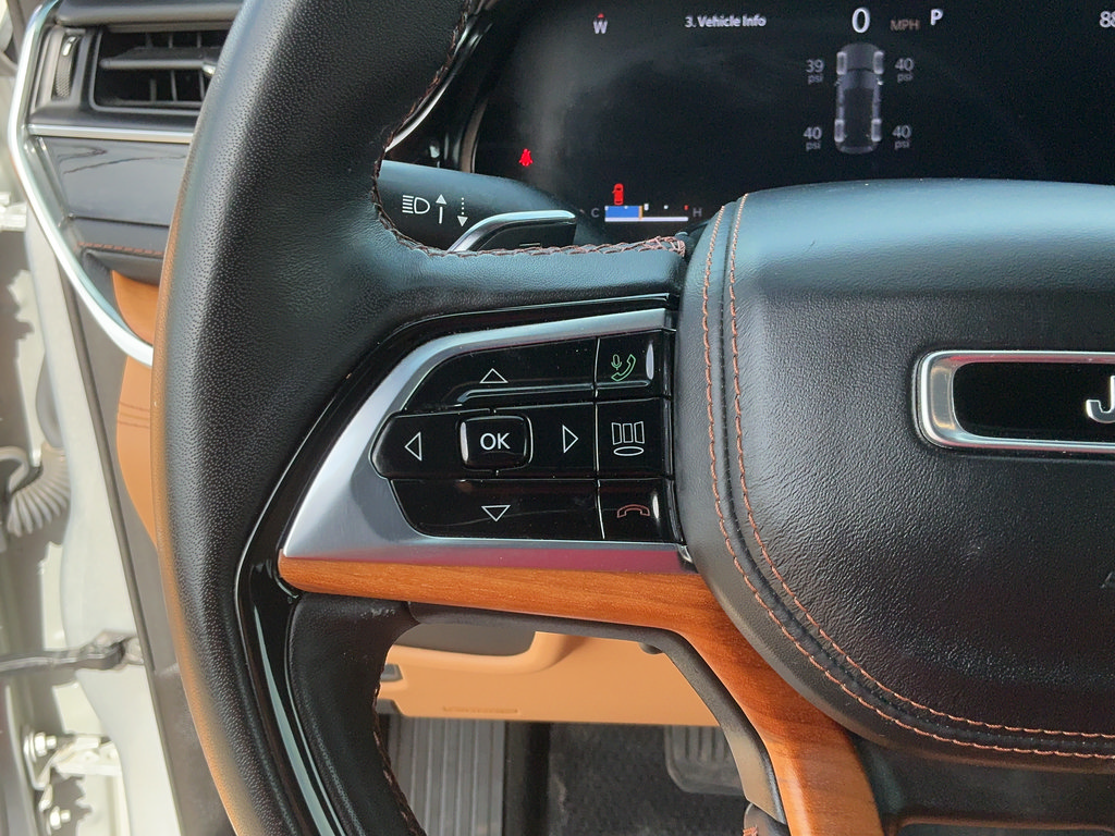 Used 2024 Jeep Grand Cherokee Summit AWD/4WD image 23