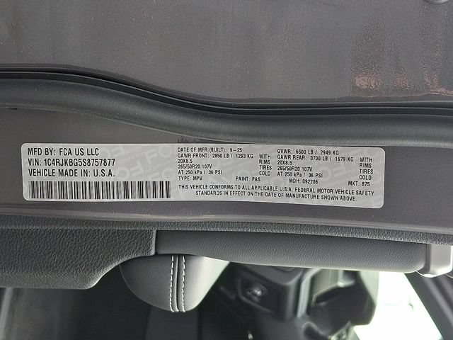 New 2025 Jeep Grand Cherokee L Limited w/ Black Appearance Package AWD/4WD image 24