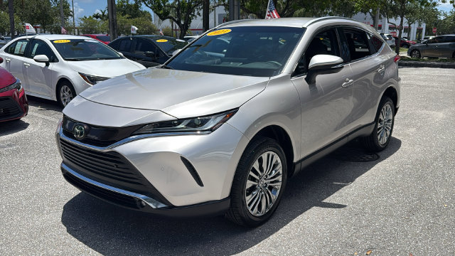 Certified 2023 Toyota Venza XLE AWD/4WD image 3