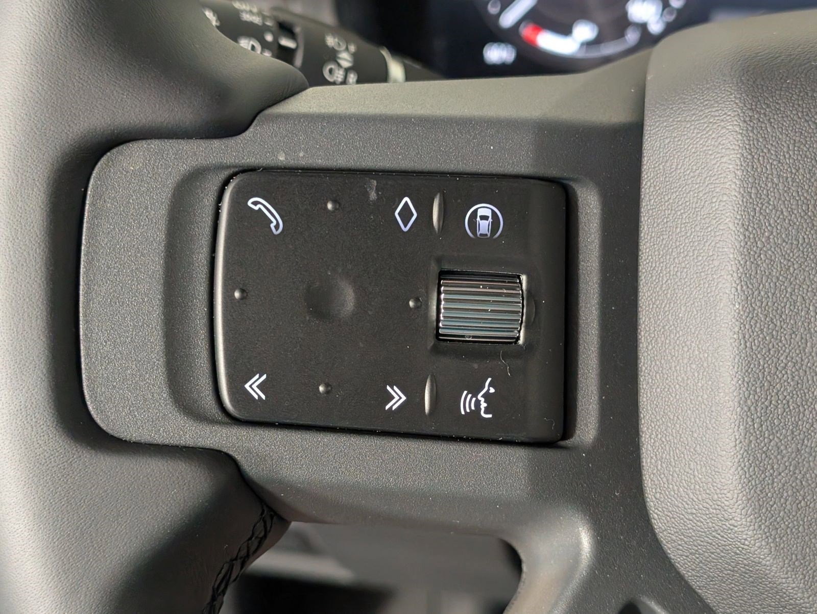 Used 2025 Land Rover Defender 110 S image 17