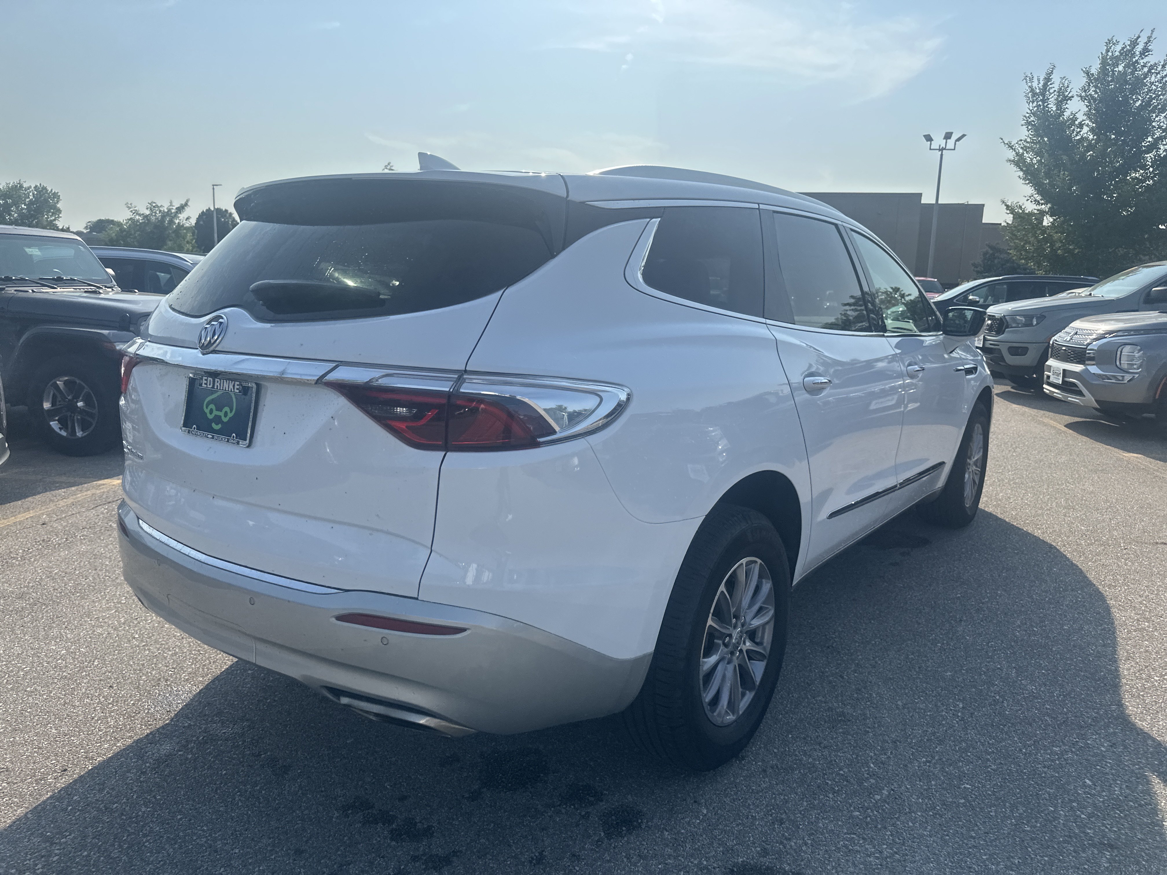 Used 2024 Buick Enclave Essence AWD/4WD image 4