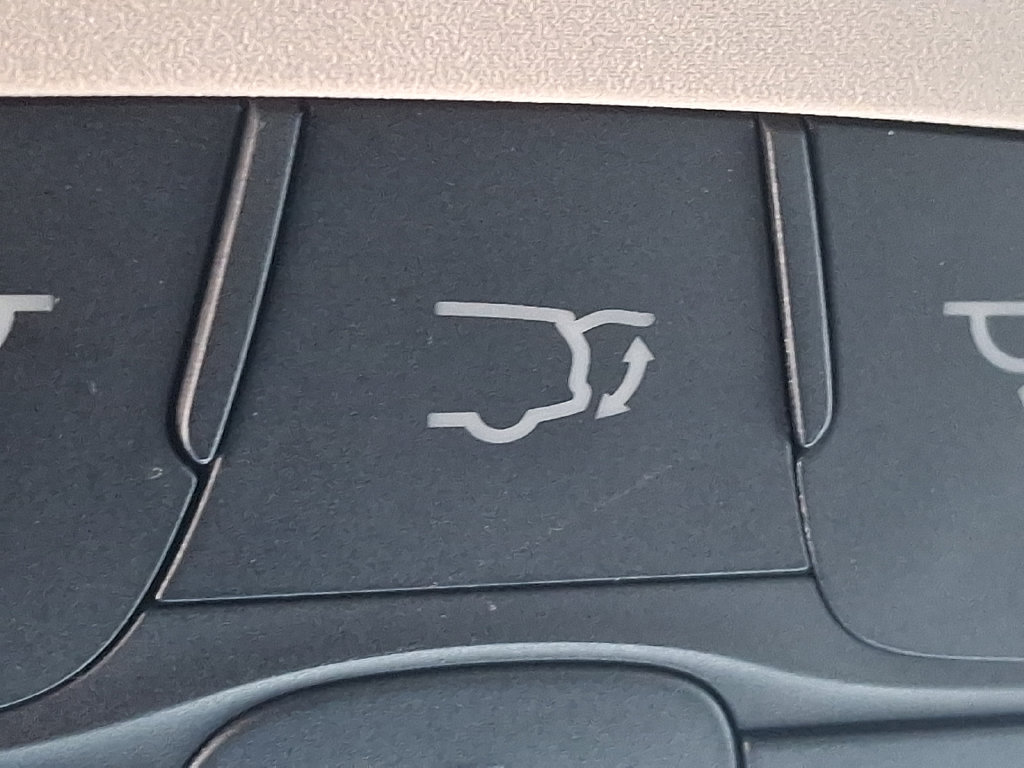 Used 2023 Chrysler Pacifica Touring-L FWD image 25