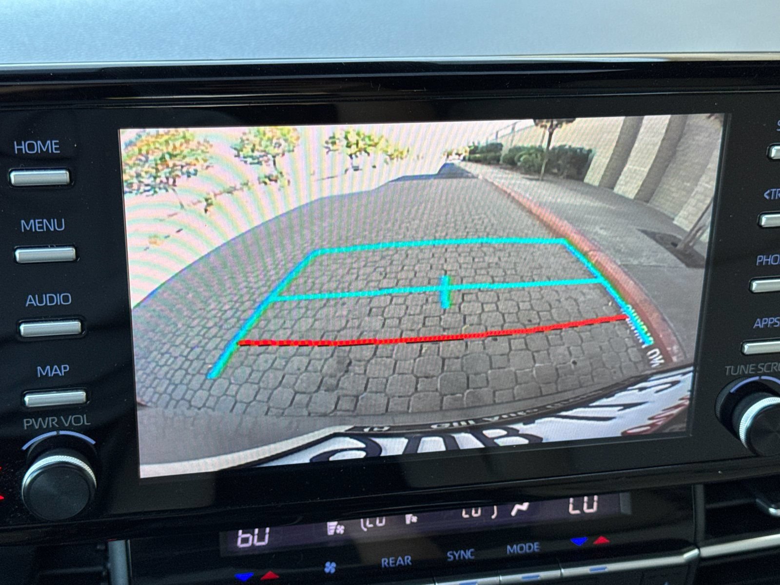 Used 2022 Toyota Sienna XLE FWD image 23