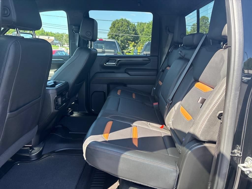 Used 2025 GMC Sierra 2500 AT4 w/ Technology Package AWD/4WD image 18