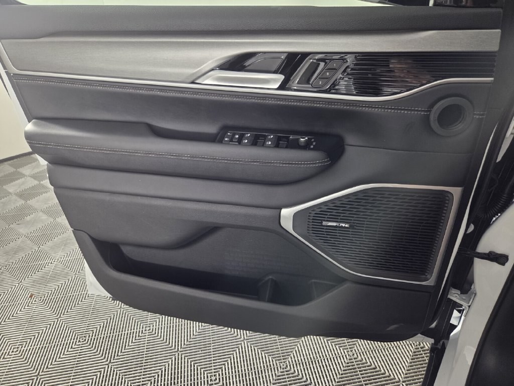New 2026 Jeep Grand Wagoneer 4WD image 16