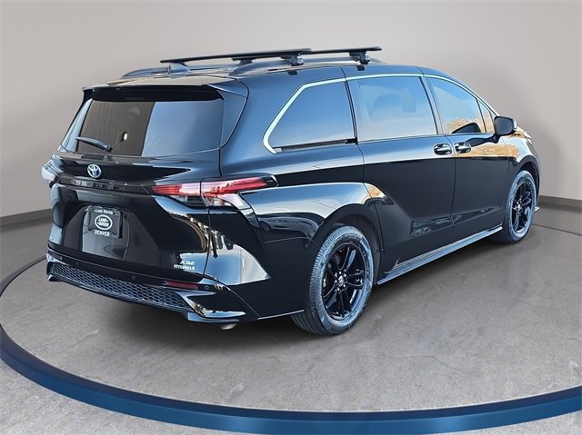 Used 2022 Toyota Sienna XSE image 6