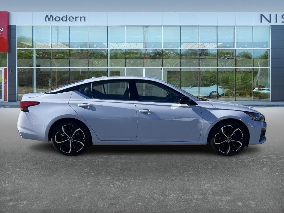 Certified 2024 Nissan Altima 2.5 SR image 4