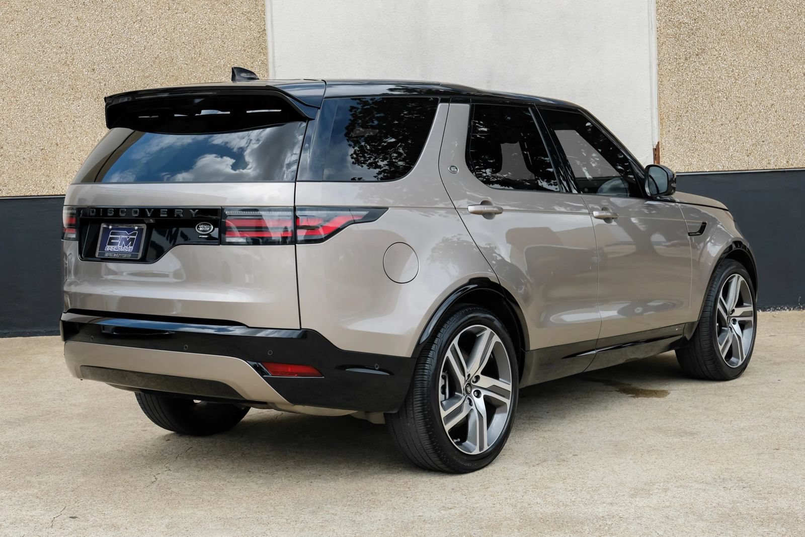 Used 2021 Land Rover Discovery HSE R-Dynamic AWD/4WD image 8