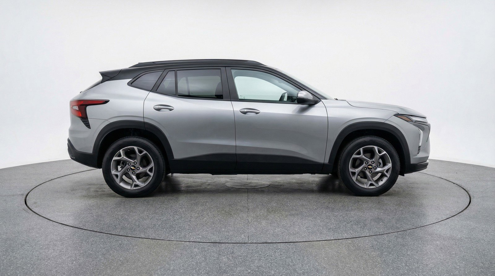 Used 2025 Chevrolet Trax LT FWD image 9