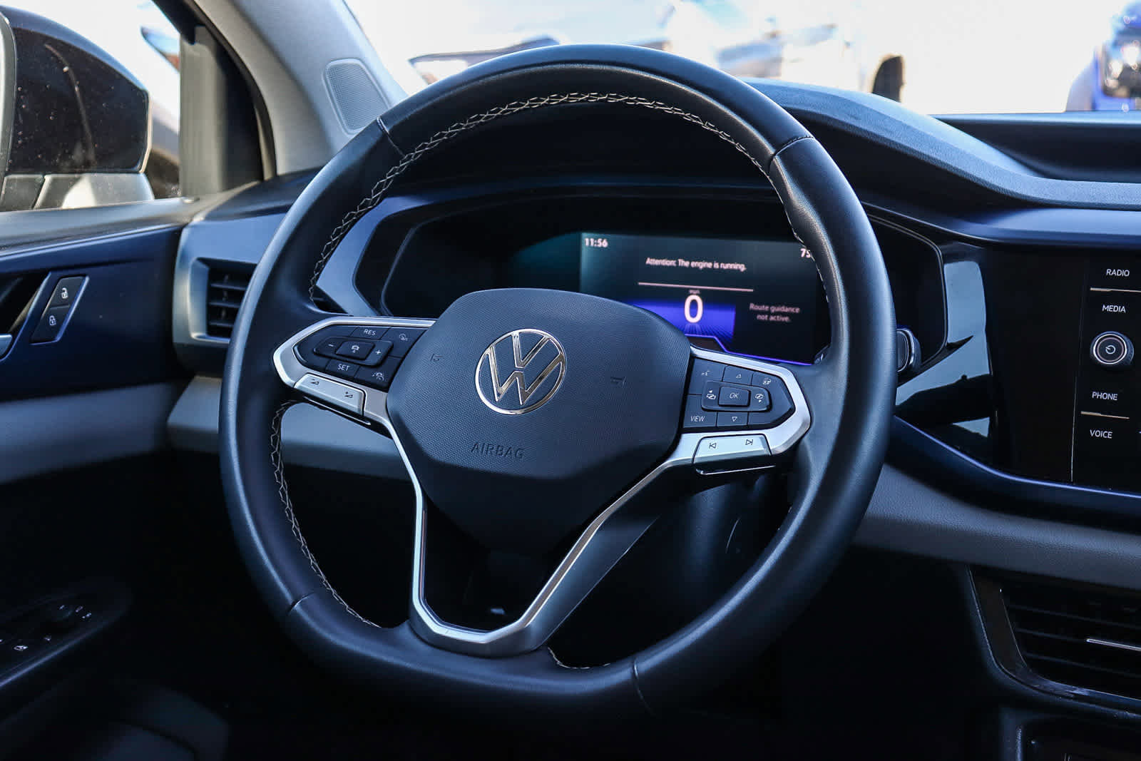 Used 2023 Volkswagen Taos SE w/ Panoramic Sunroof Package image 16