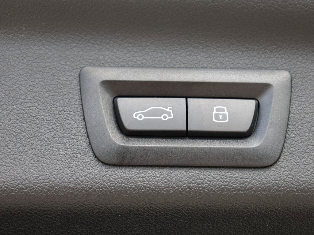 Used 2025 BMW X1 xDrive28i image 9