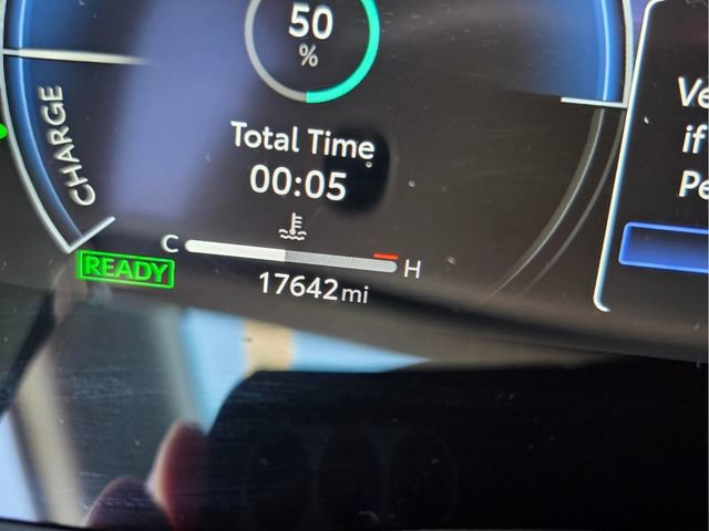 Used 2025 Toyota Camry XSE FWD image 33