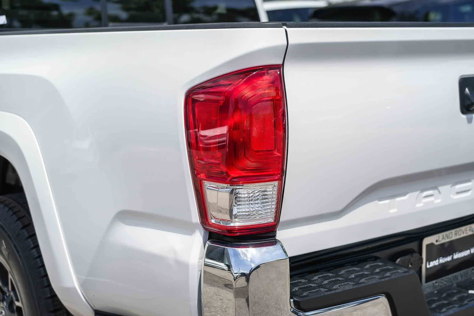 Used 2017 Toyota Tacoma SR5 w/ Tow Package RWD image 9