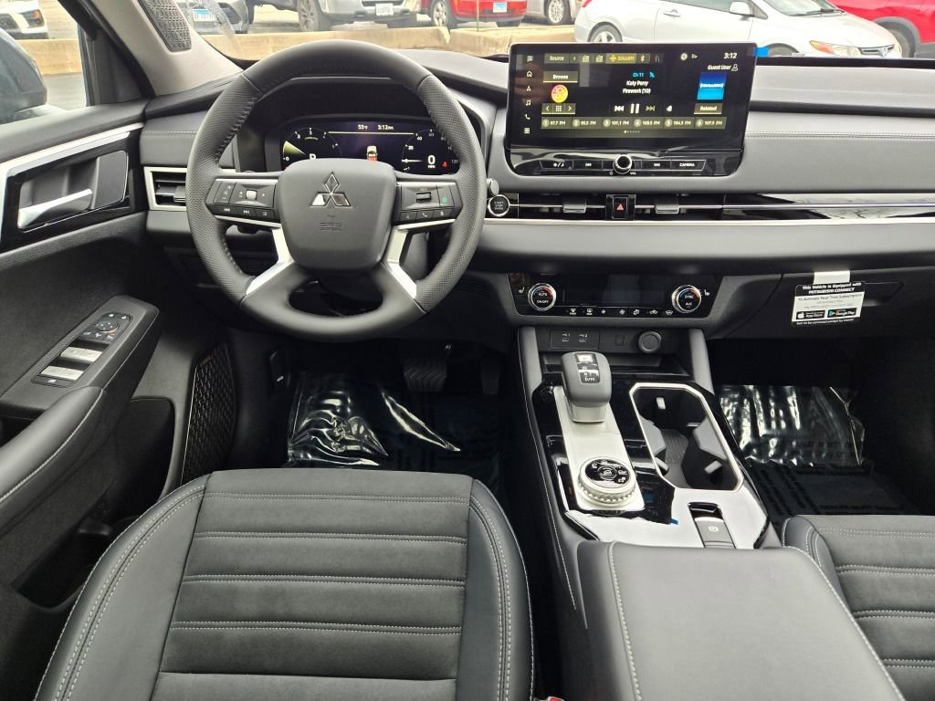 New 2025 Mitsubishi Outlander SE image 15