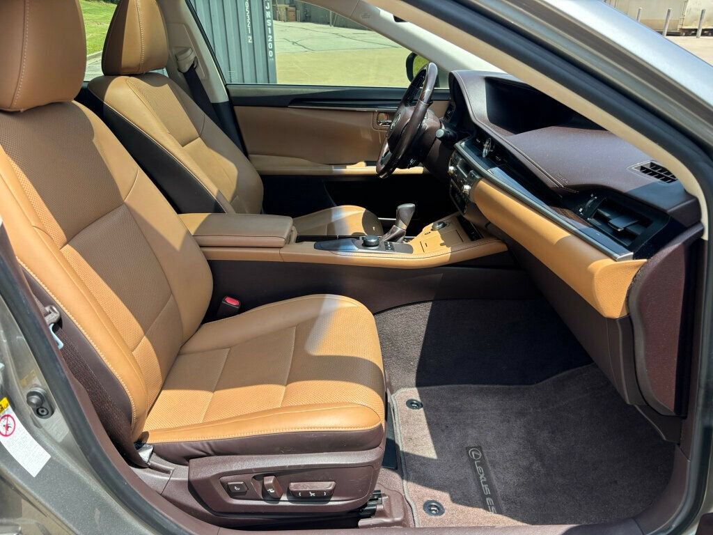Used 2016 Lexus ES 350 w/ Premium Package w/Wood Trim FWD image 14