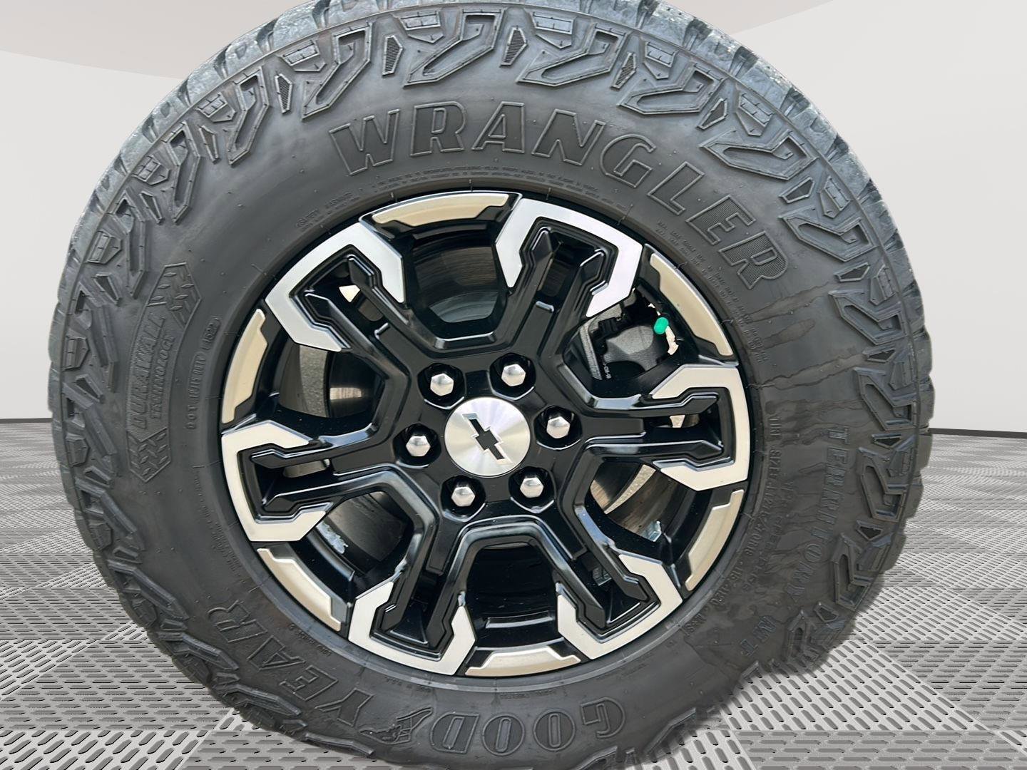 Used 2023 Chevrolet Silverado 1500 ZR2 image 29