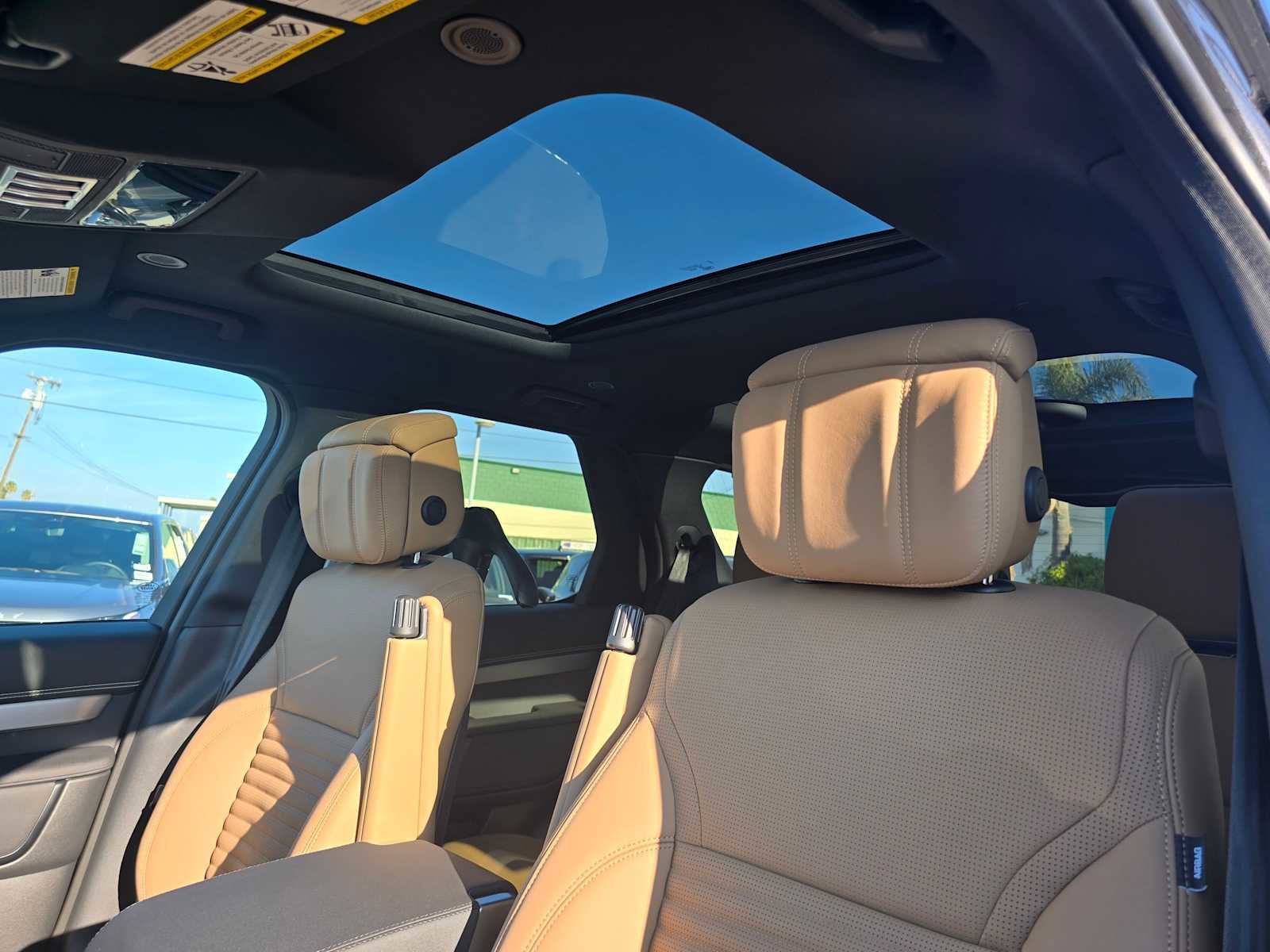 New 2025 Land Rover Discovery Dynamic SE image 22