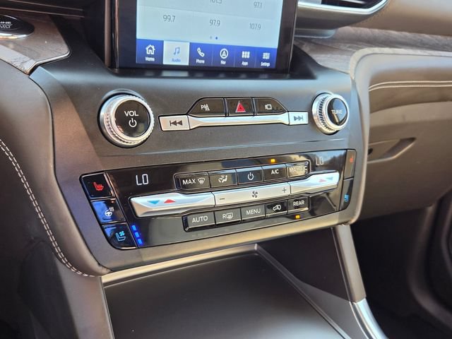 Used 2020 Ford Explorer Platinum w/ Premium Technology Package AWD/4WD image 22