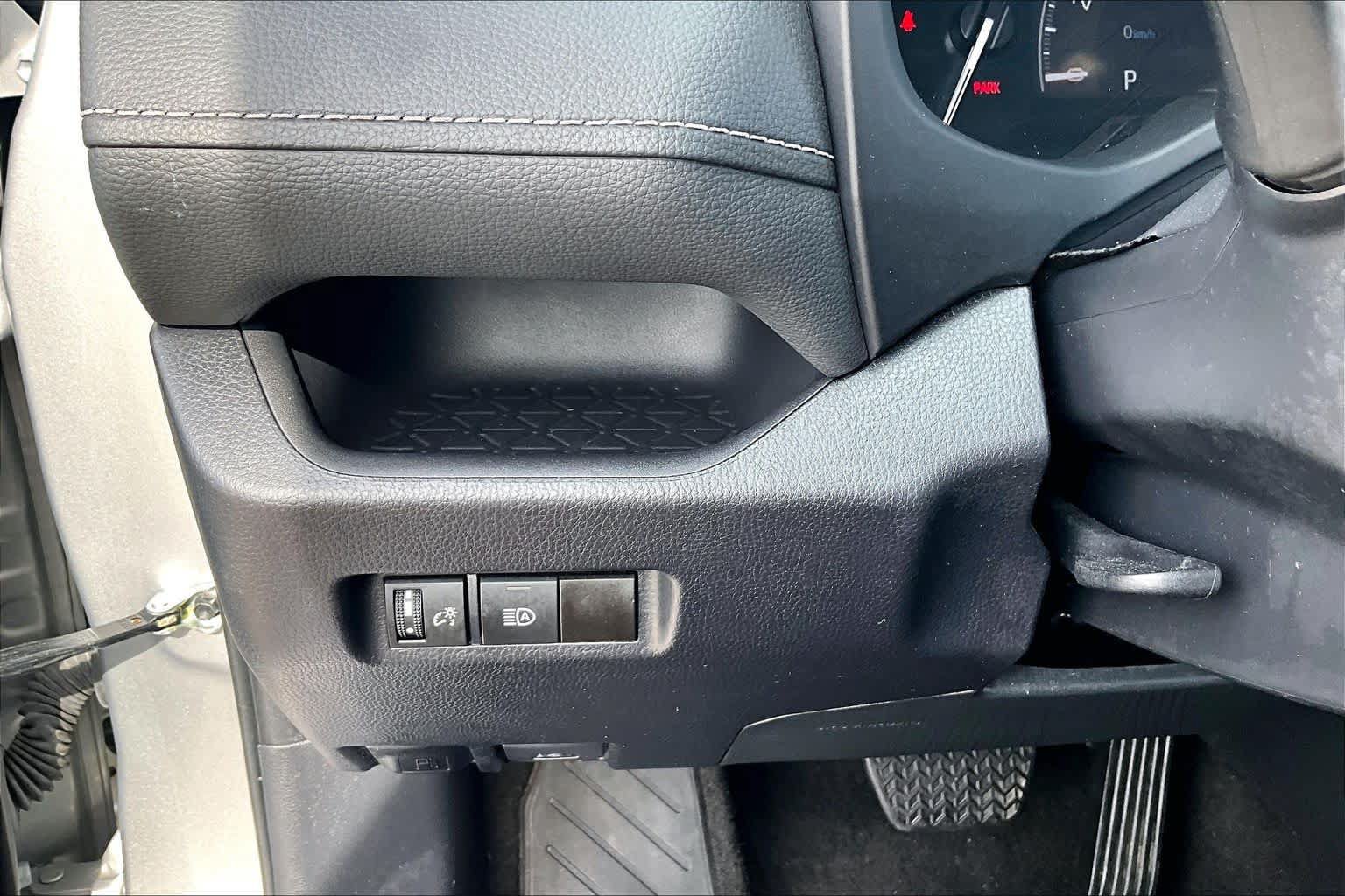Used 2024 Toyota RAV4 XLE FWD image 33