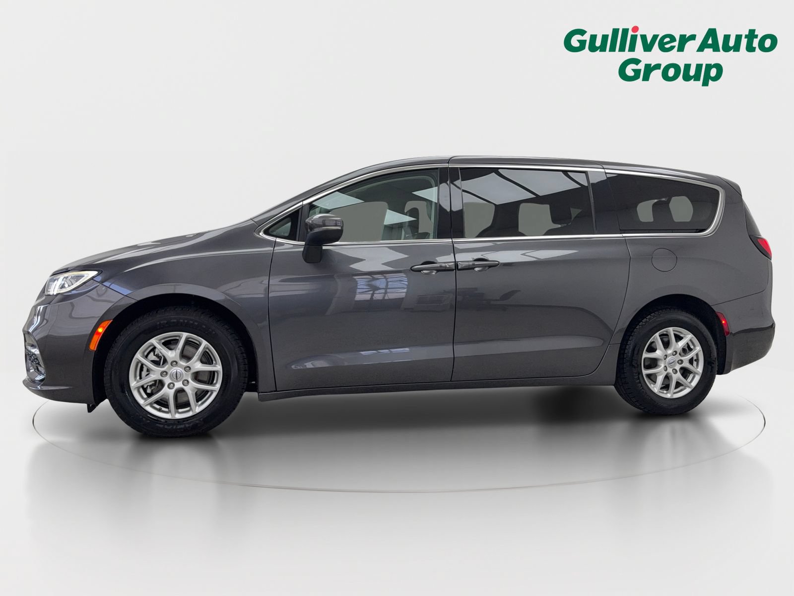 Used 2023 Chrysler Pacifica Touring-L FWD video 2