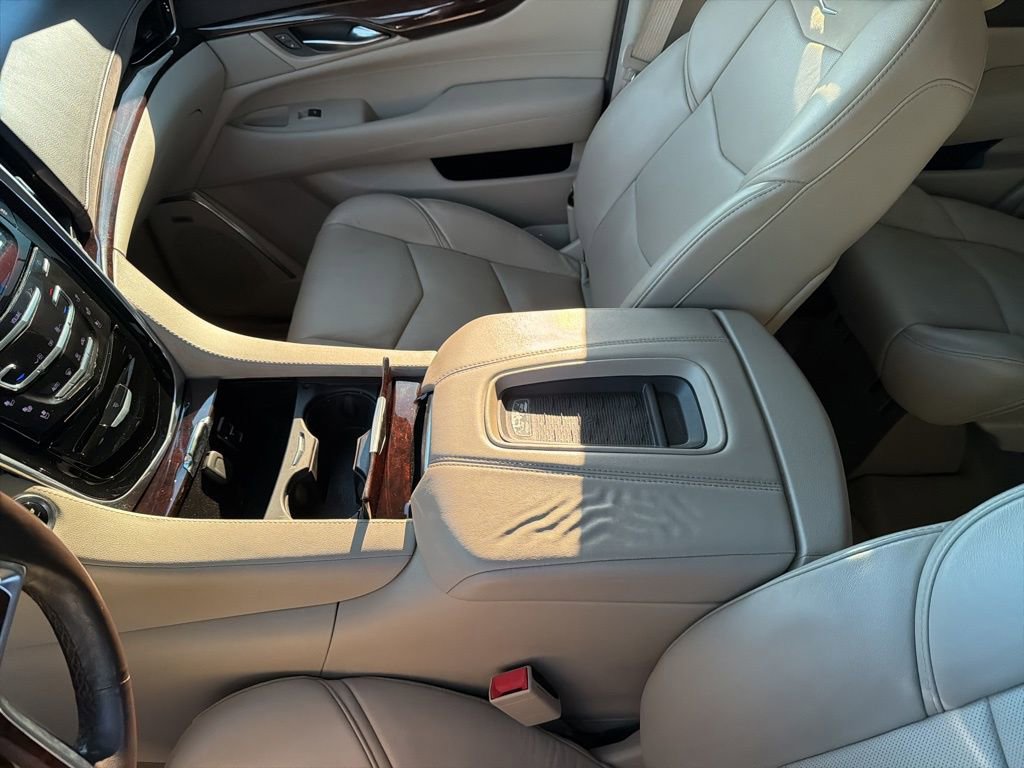 Used 2016 Cadillac Escalade Luxury image 55