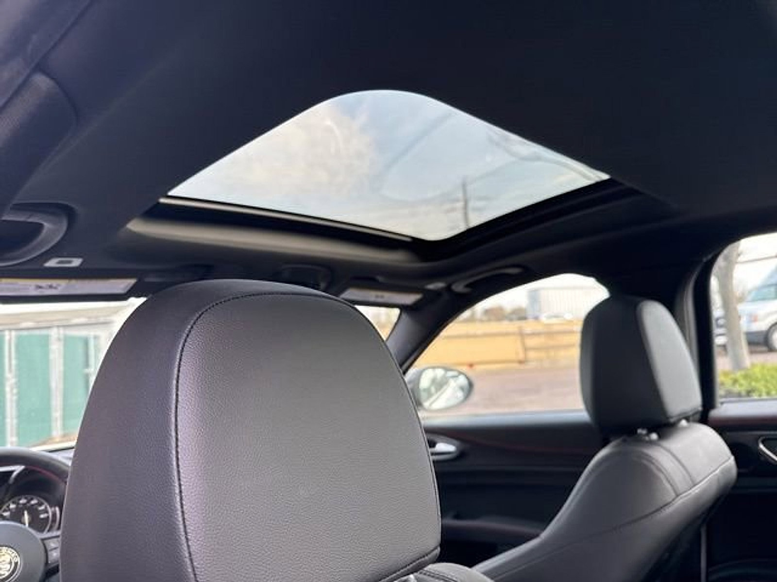 Used 2023 Alfa Romeo Giulia Estrema image 22