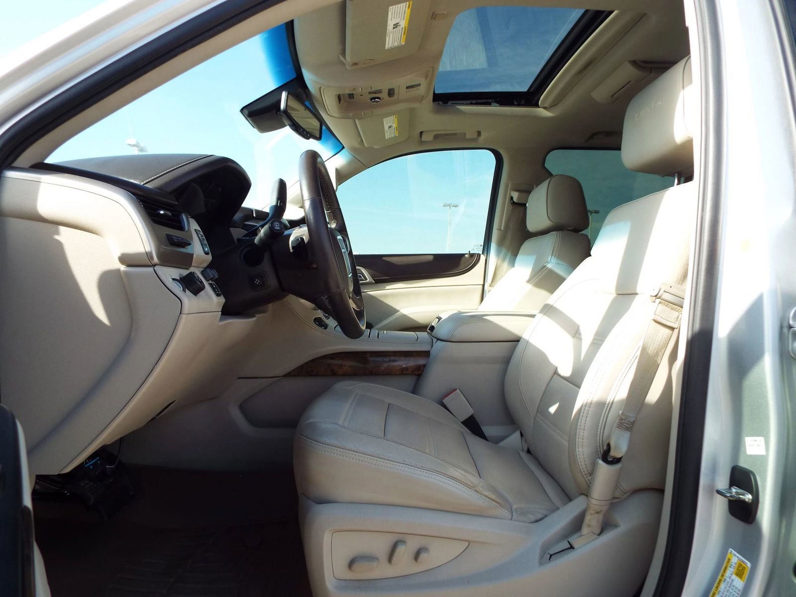 Used 2015 GMC Yukon XL Denali w/ Touring Package RWD image 19