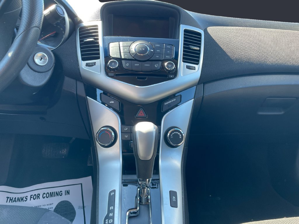 Used 2015 Chevrolet Cruze LT w/ Technology Package FWD image 11