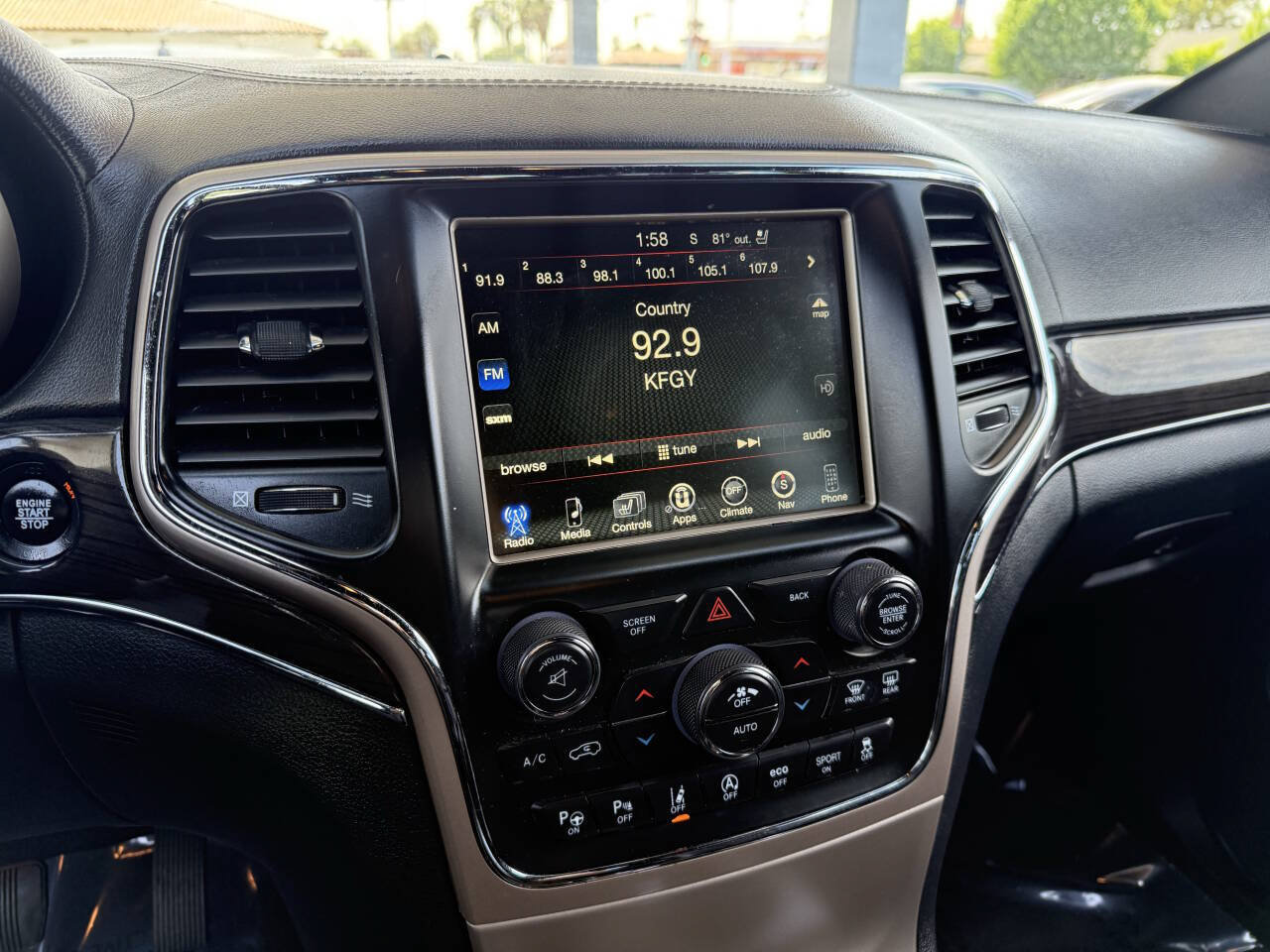 Used 2017 Jeep Grand Cherokee Overland w/ Jeep Active Safety Group AWD/4WD image 14