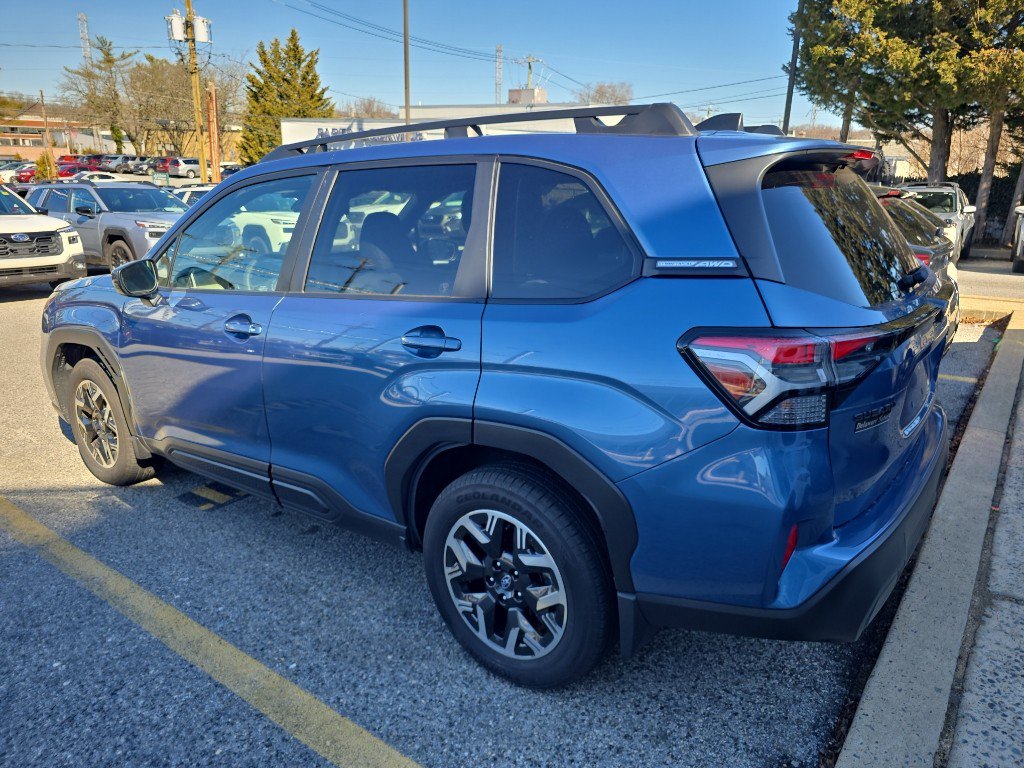 Used 2025 Subaru Forester Premium image 4
