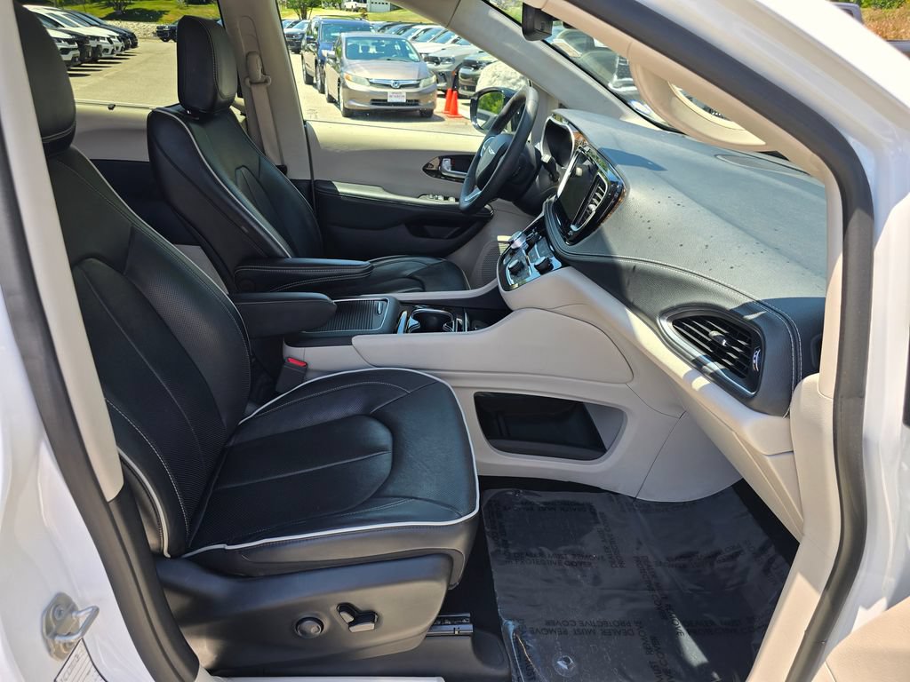 Used 2024 Chrysler Pacifica Limited FWD image 29