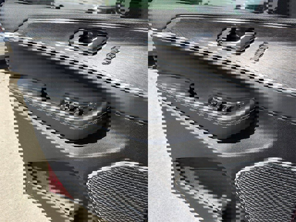 Used 2024 Jeep Grand Cherokee Limited 4xe w/ Luxury Tech Group II image 24