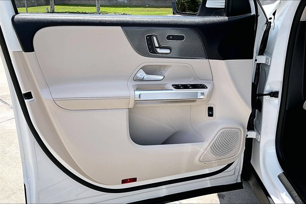 Used 2022 Mercedes-Benz GLB 250 image 24
