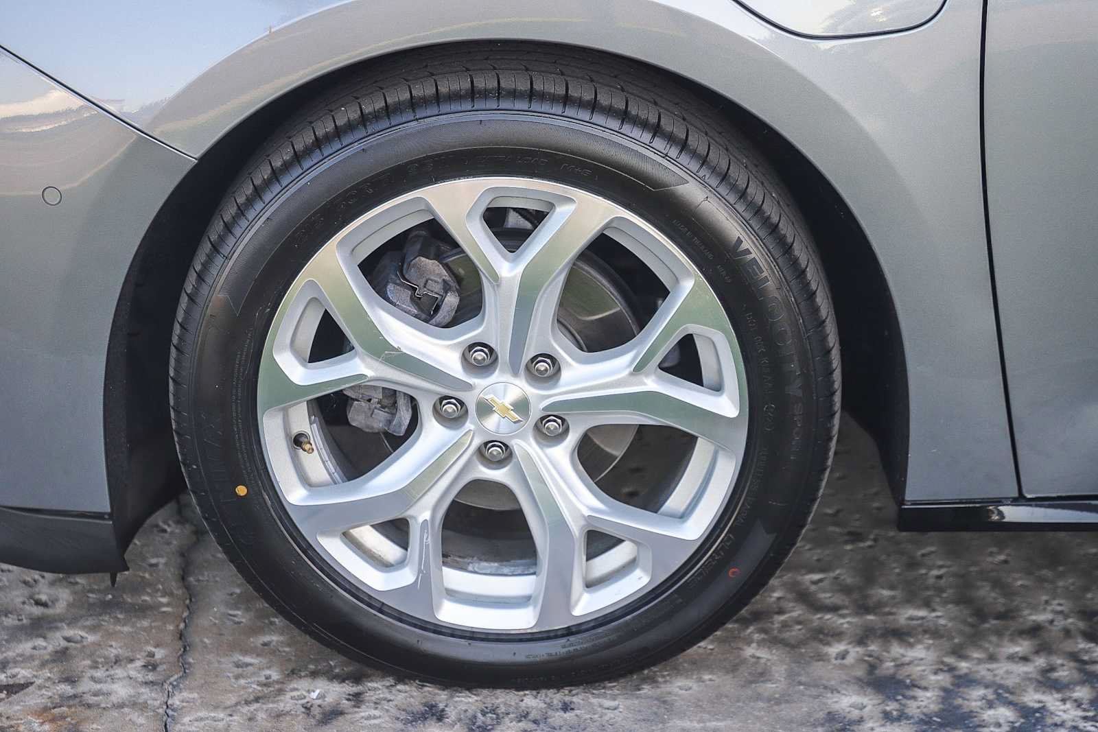 Used 2018 Chevrolet Volt Premier w/ Driver Confidence Package FWD image 10