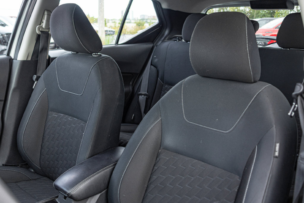 Used 2022 Nissan Kicks SV FWD image 13