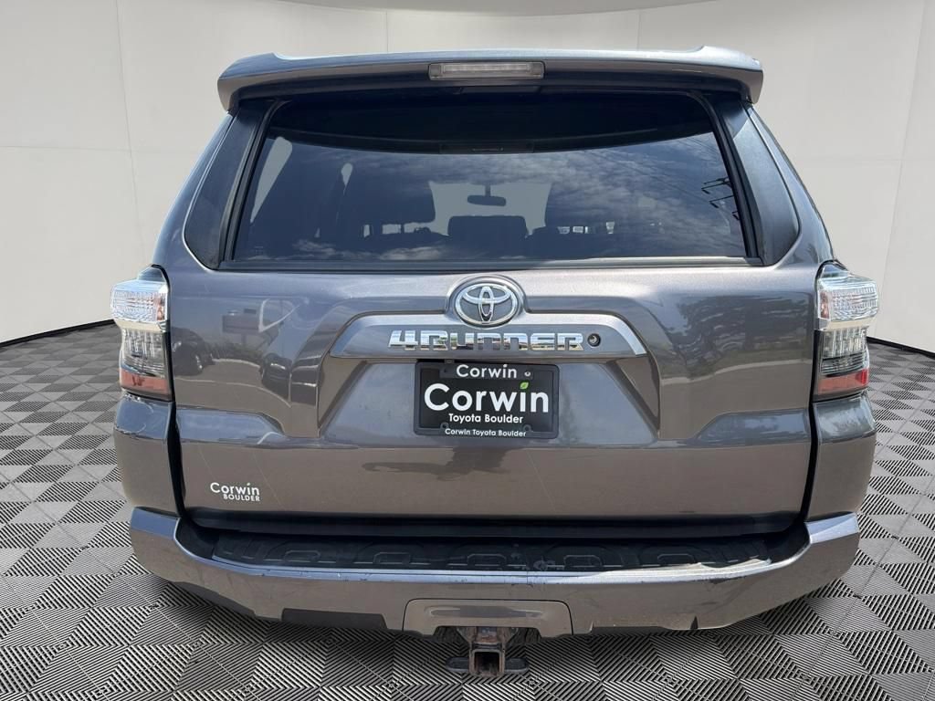 Used 2018 Toyota 4Runner SR5 AWD/4WD image 7