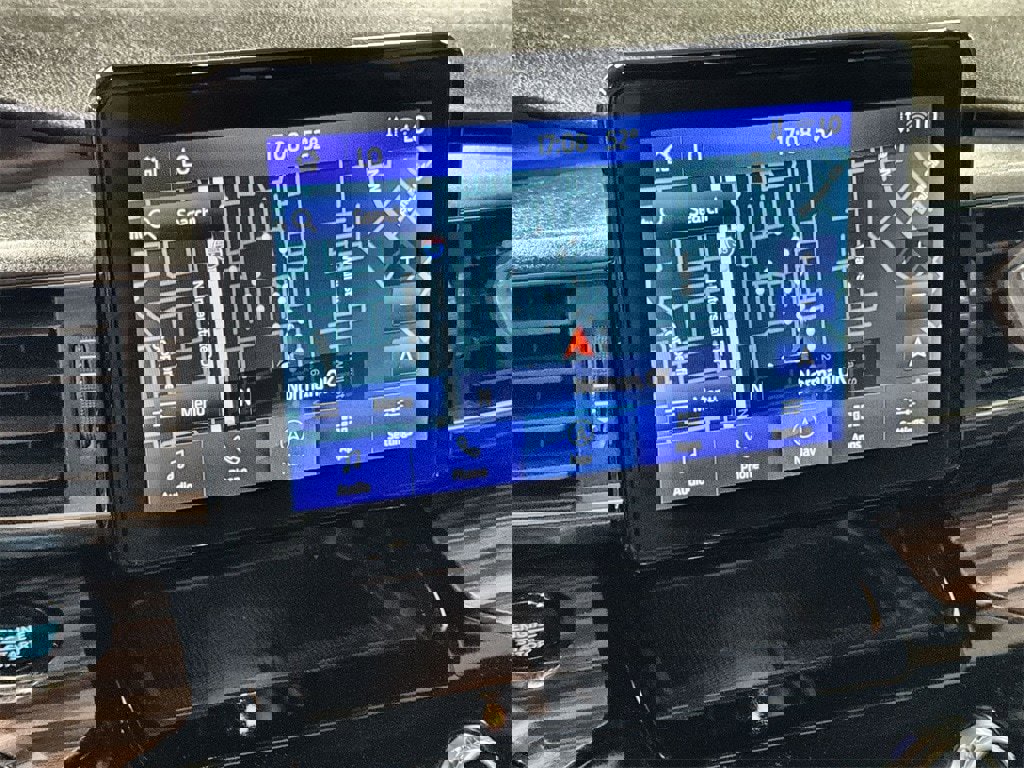 Used 2022 Ford Explorer Limited image 21