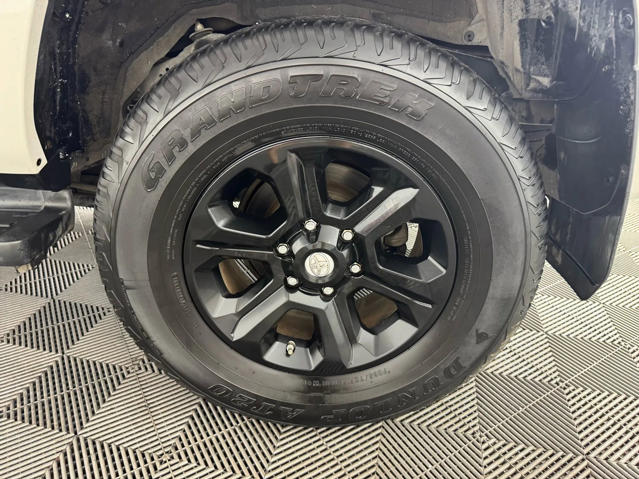 Used 2019 Toyota 4Runner SR5 Premium AWD/4WD image 45