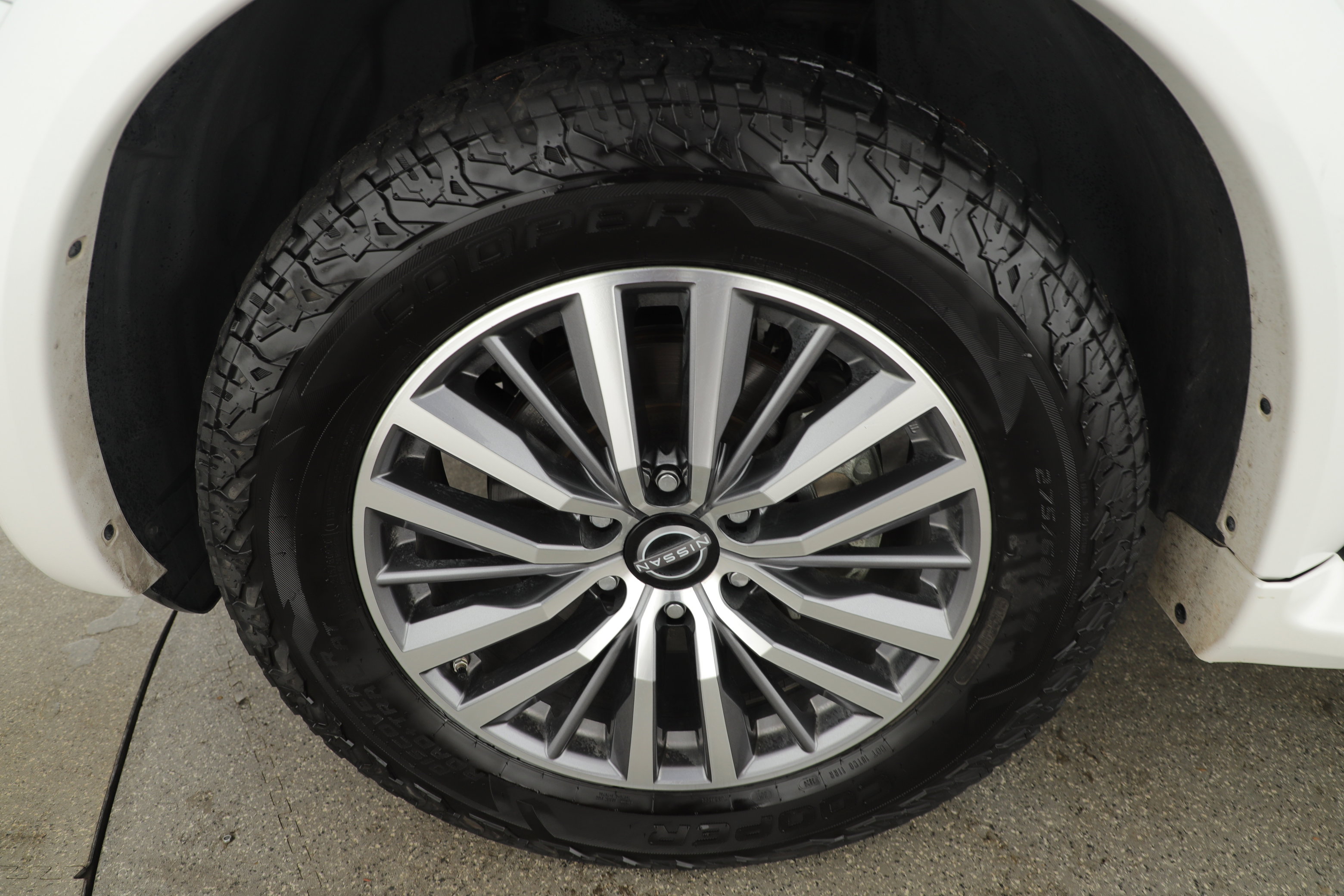 Used 2024 Nissan Armada SL w/ Captain's Chairs Package image 7