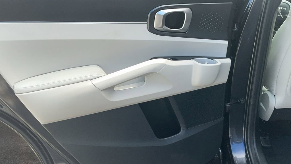 Certified 2025 Kia Sorento S w/ Panoramic Sunroof Package FWD image 12