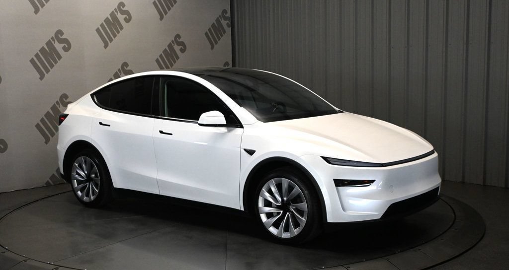 Used 2026 Tesla Model Y Long Range AWD/4WD image 3