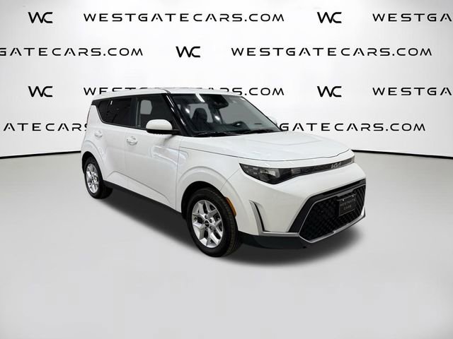 Used 2023 Kia Soul S image 2