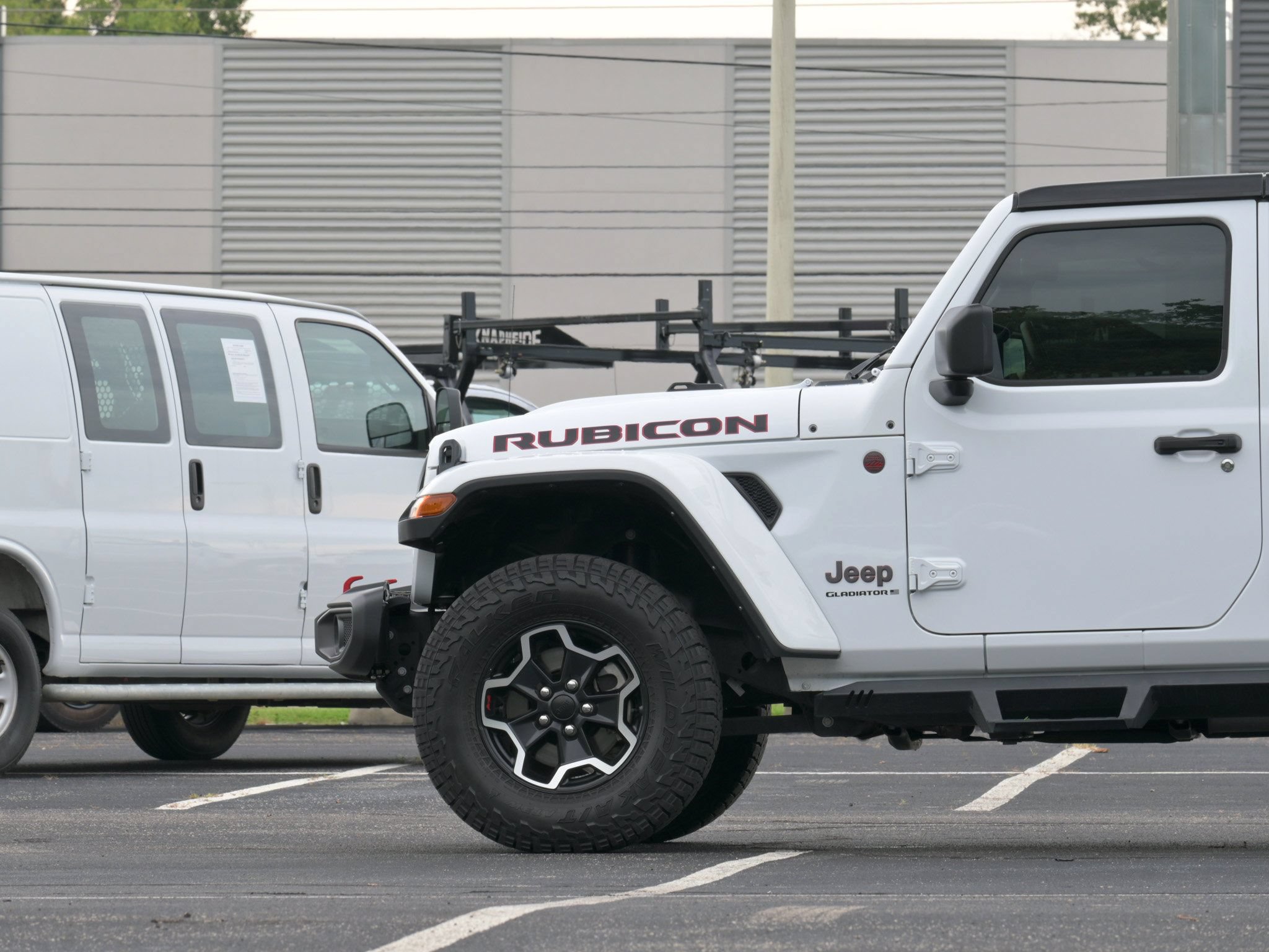 Used 2023 Jeep Gladiator Rubicon w/ Cold Weather Group AWD/4WD image 5