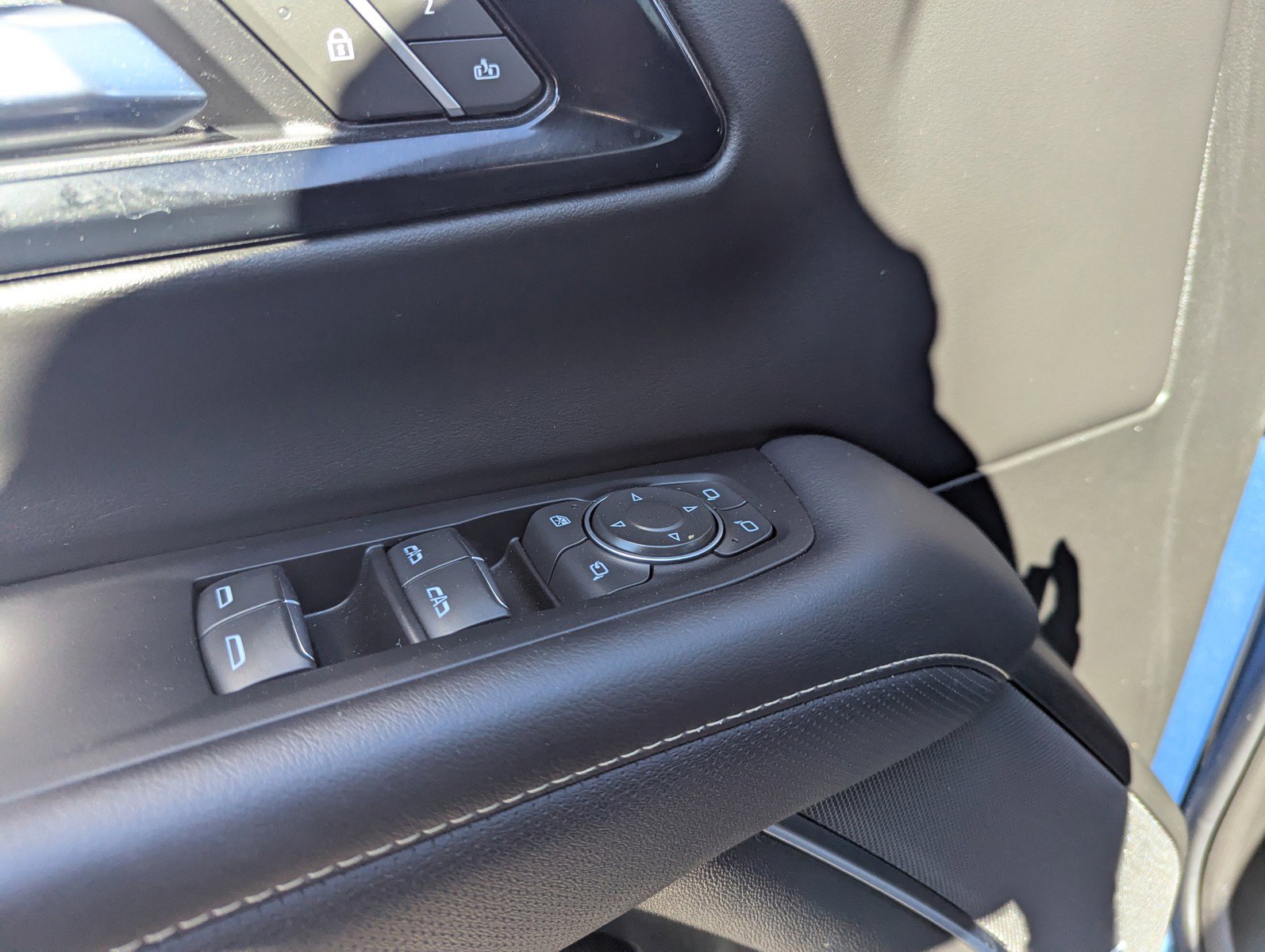 Certified 2025 Chevrolet Suburban Premier image 28