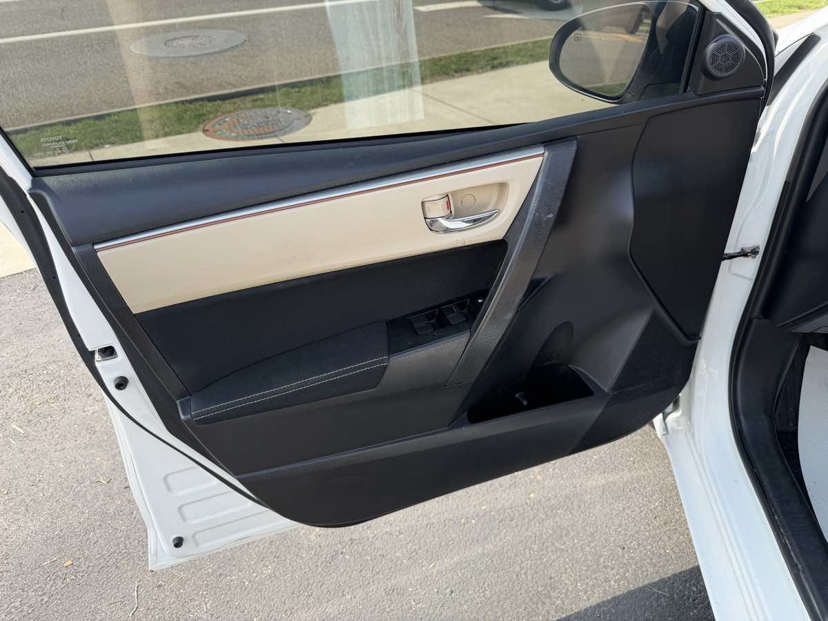 Used 2014 Toyota Corolla LE FWD image 11