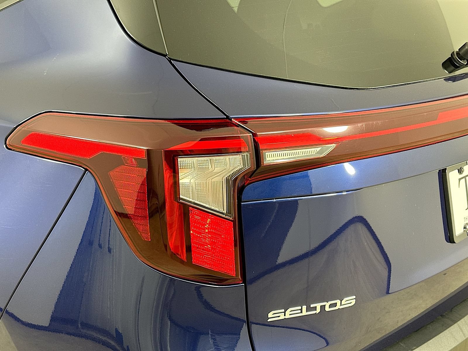 Used 2025 Kia Seltos LX AWD/4WD image 40