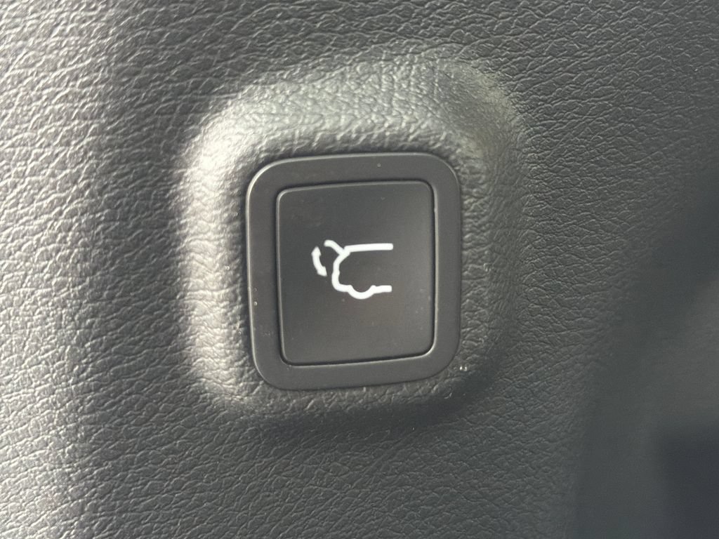 Used 2022 Jeep Cherokee Limited AWD/4WD image 32