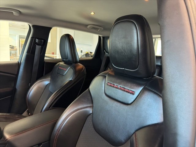 Used 2022 Jeep Cherokee Trailhawk w/ Comfort/Convenience Group image 11