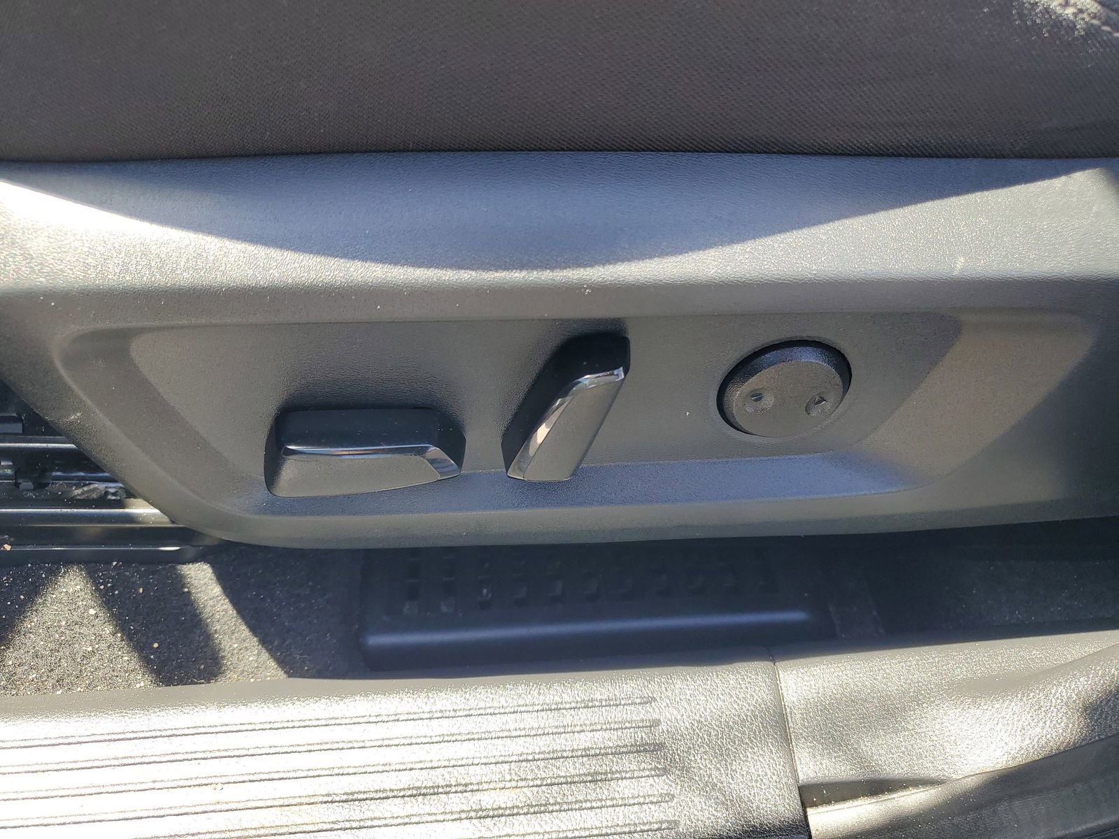 Used 2022 Nissan Rogue SV image 7